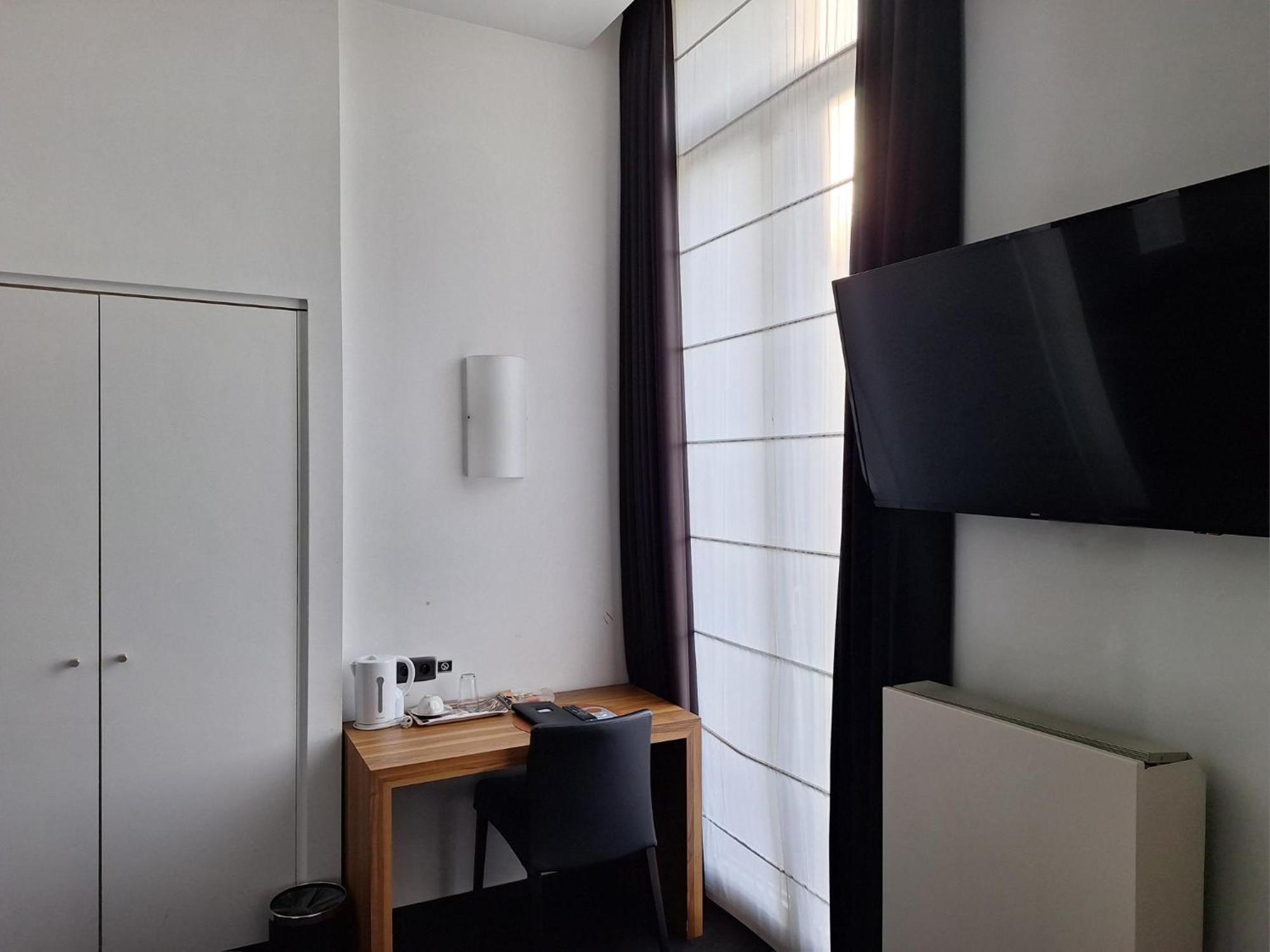 Hotel St James Mons Eksteriør bilde