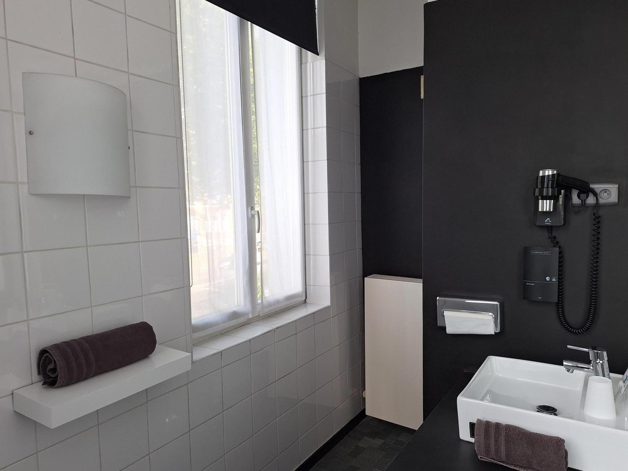 Hotel St James Mons Eksteriør bilde
