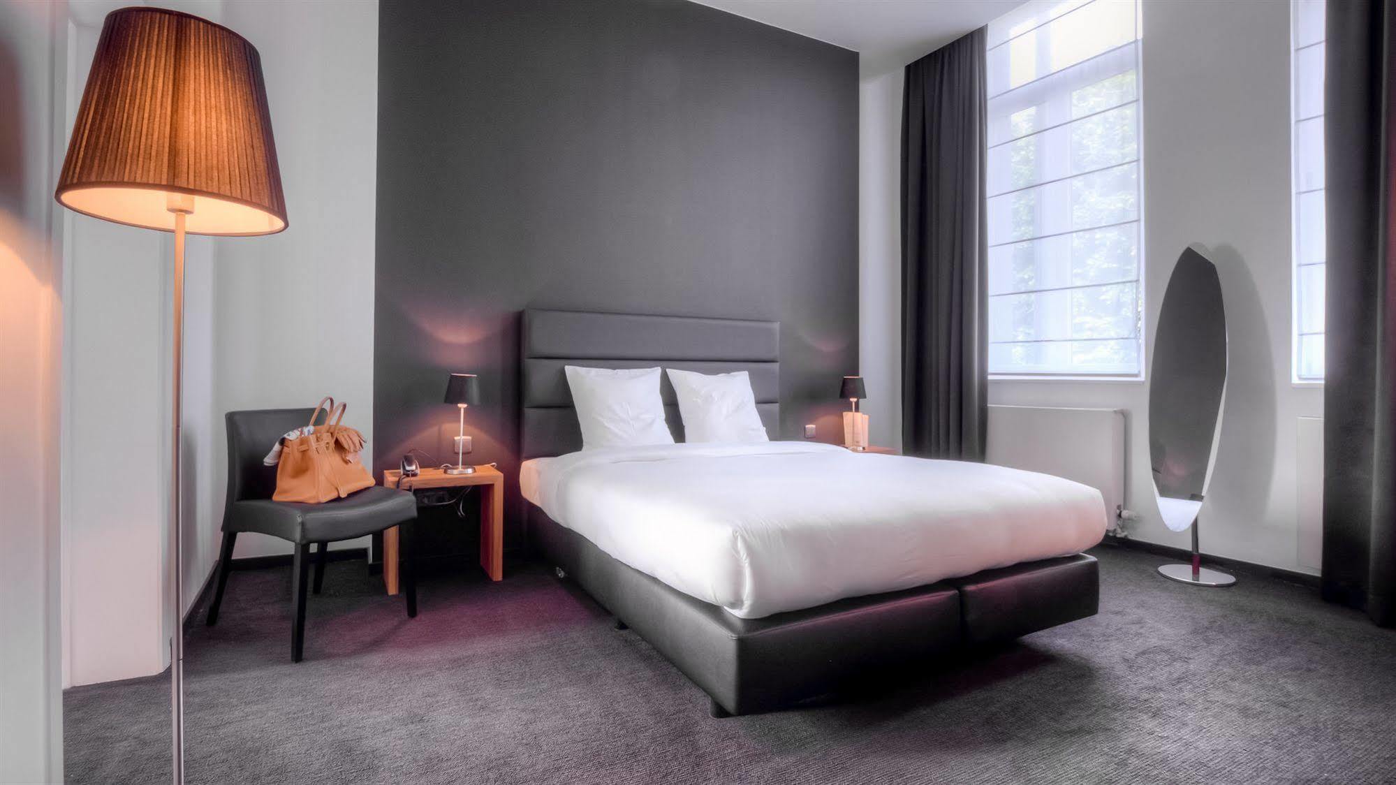 Hotel St James Mons Eksteriør bilde