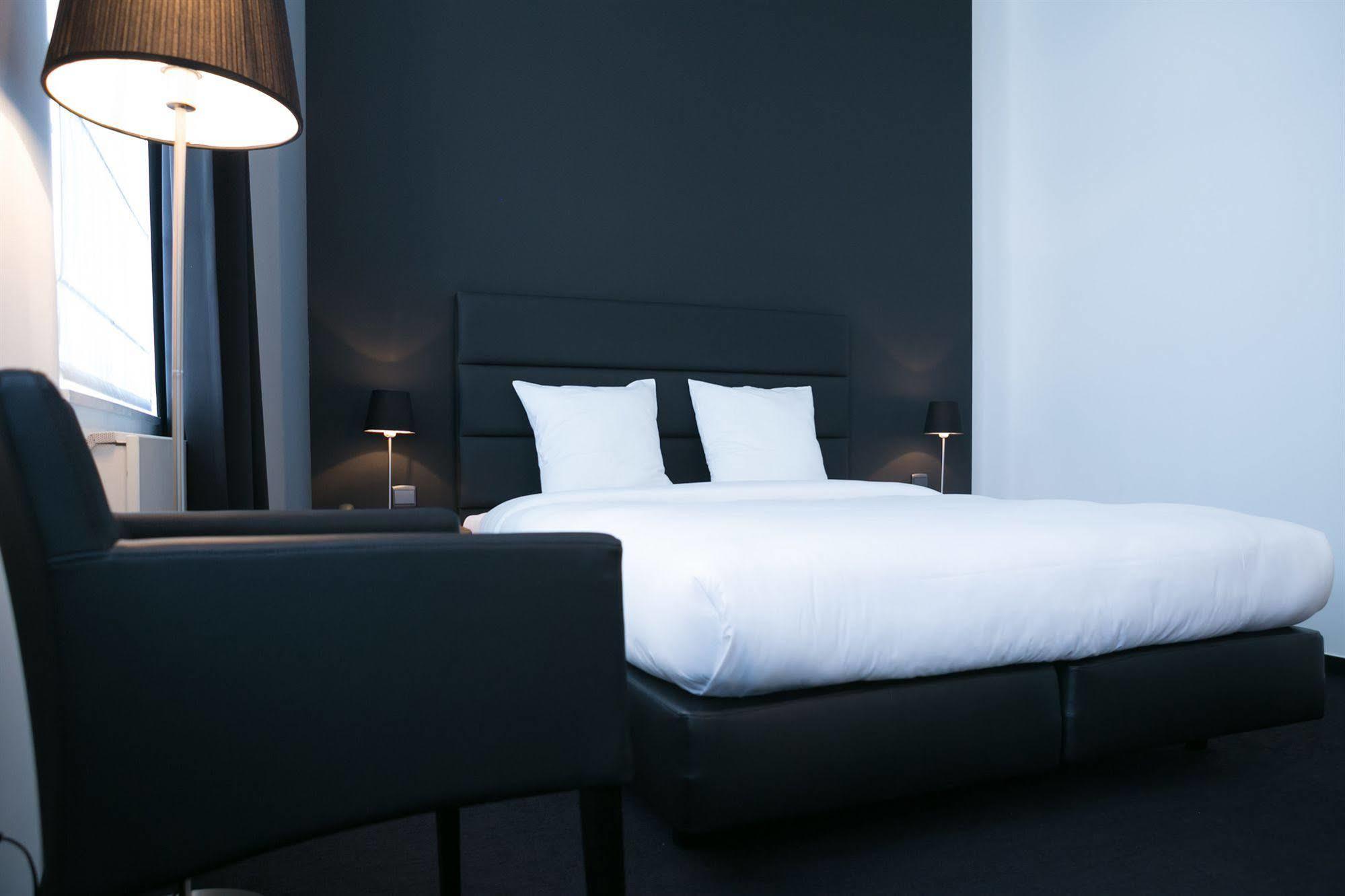 Hotel St James Mons Eksteriør bilde