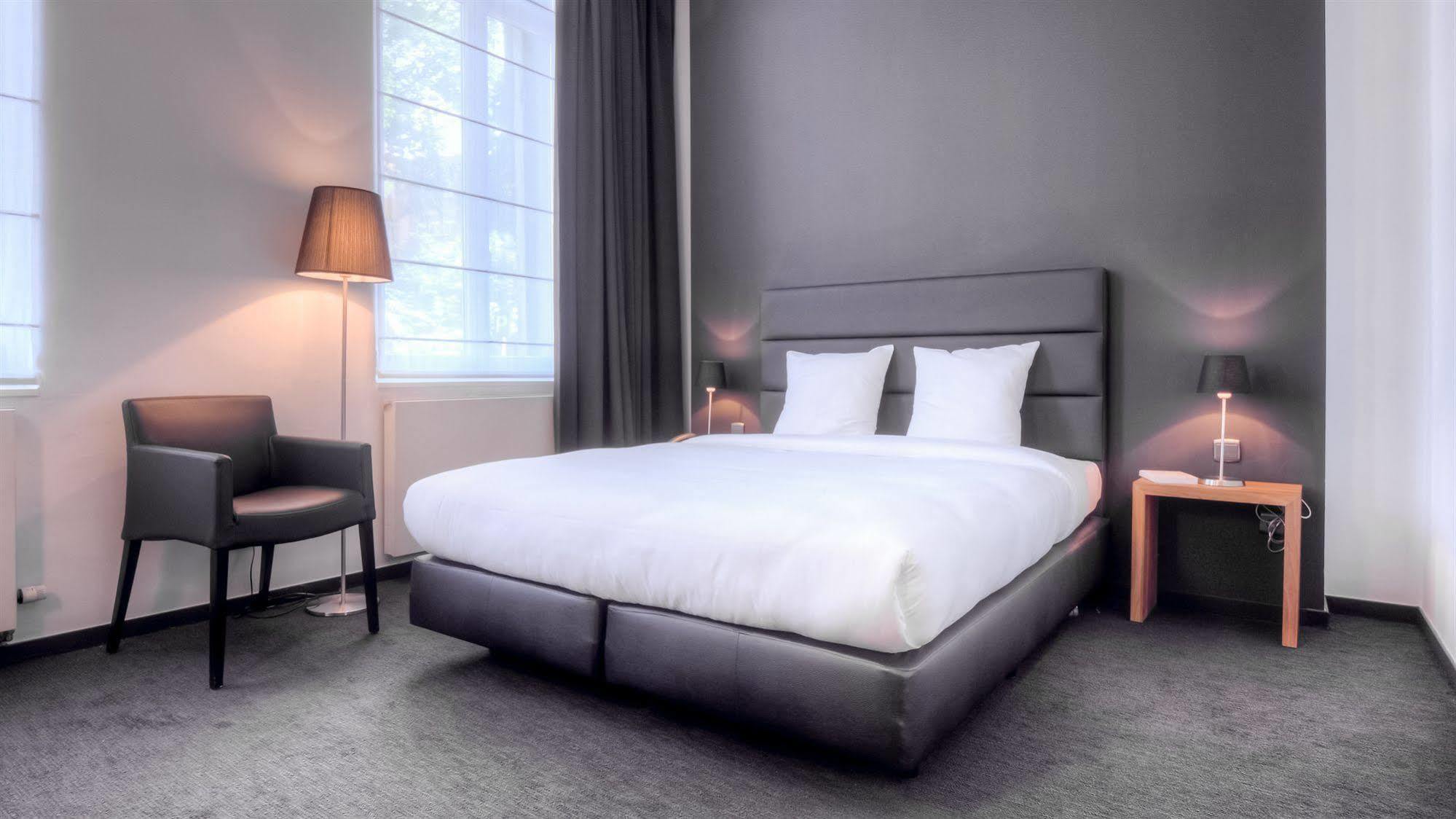 Hotel St James Mons Eksteriør bilde