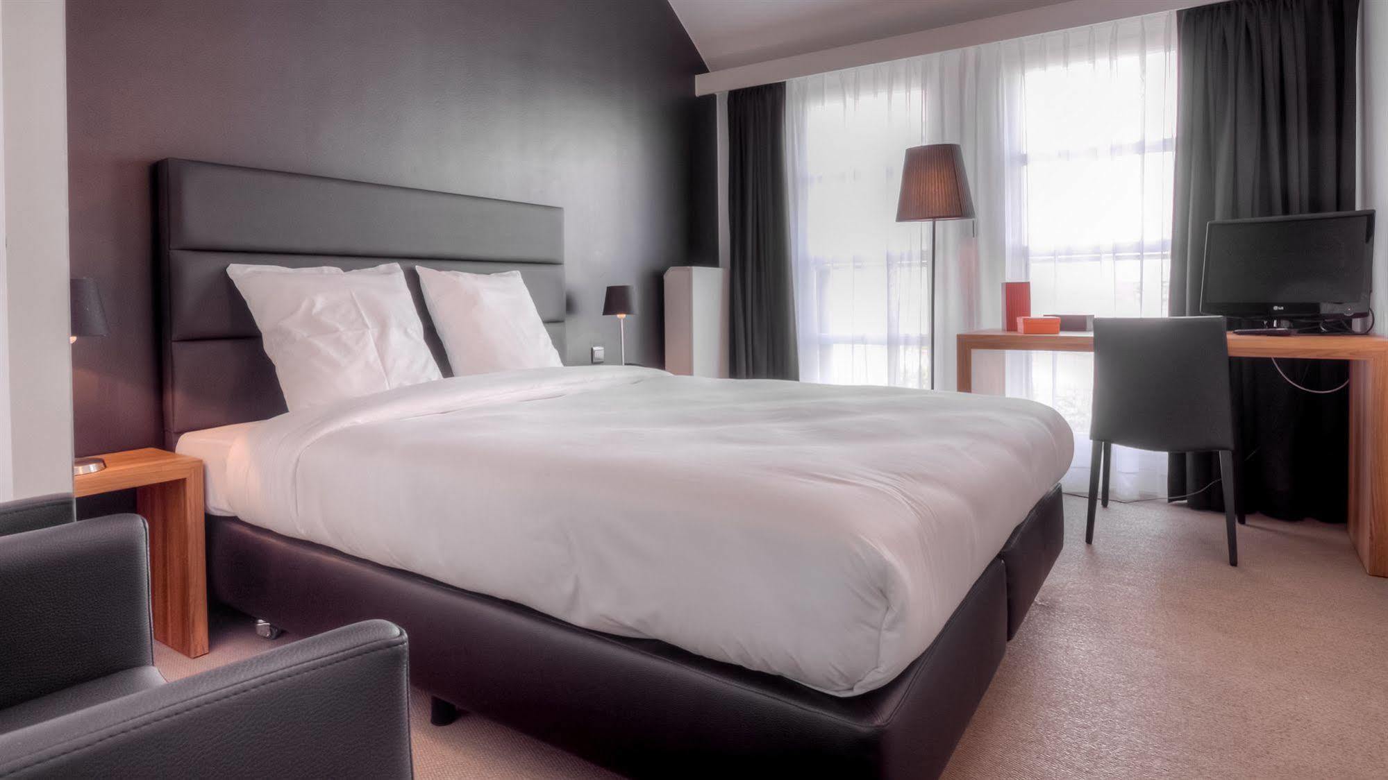 Hotel St James Mons Eksteriør bilde